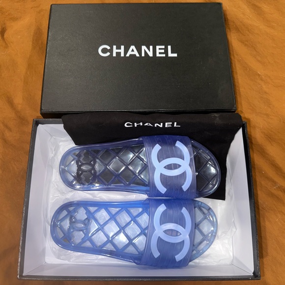 CHANEL SANDALS- worn once! FOR SALE - Picture 5 of 8